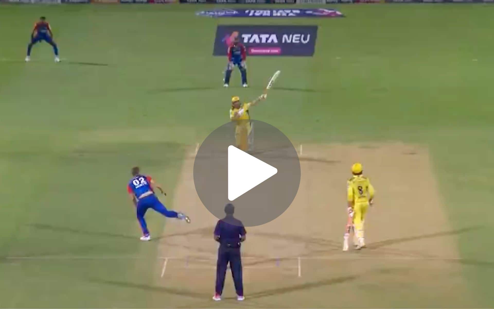 [Watch] MS Dhoni Smashes Pant Style One-Handed Six After DC Captain's Helicopter